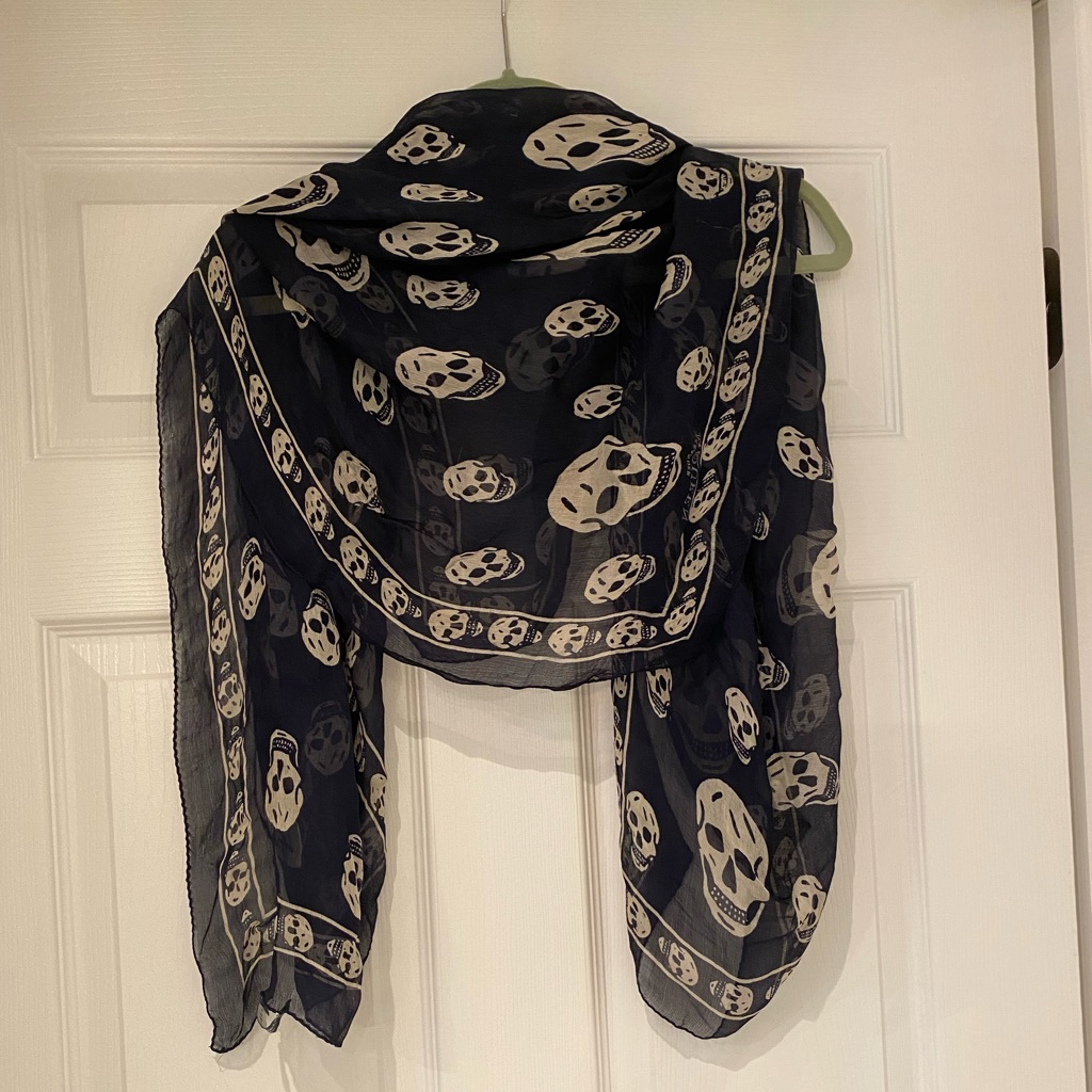 Alexander Mcqueen Navy Blue And White Silk Scarf With Skulls Alexander Mcqueen Navy Blue And White Silk Scarf With Skulls